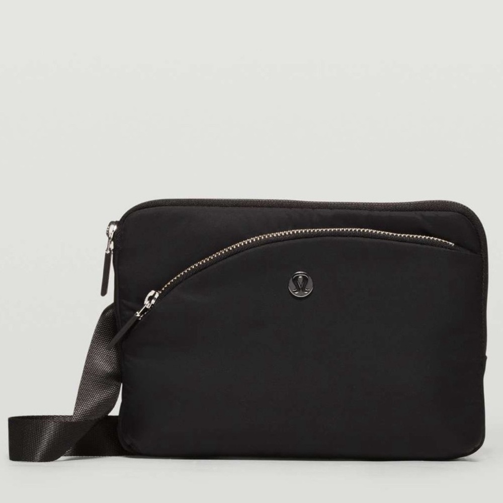 Lululemon curved lines crossbody bag